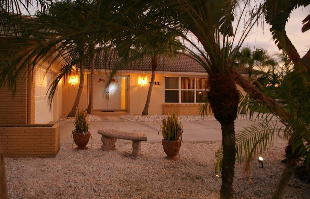 Villa Catalina Isles - Holidays In Paradise Κέιπ Κόραλ Εξωτερικό φωτογραφία