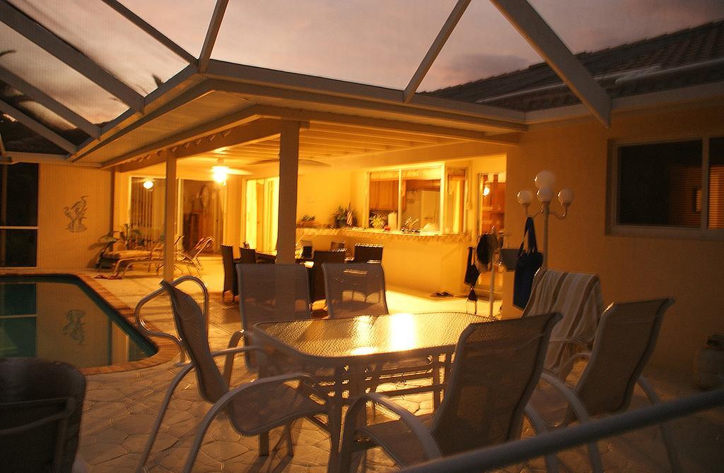 Villa Catalina Isles - Holidays In Paradise Κέιπ Κόραλ Εξωτερικό φωτογραφία